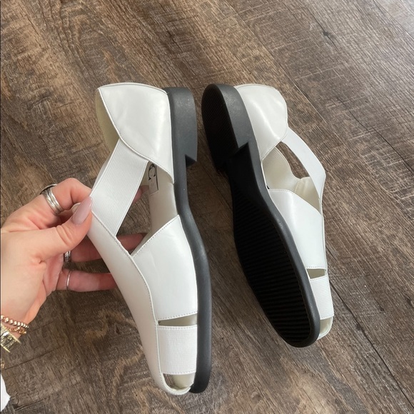 Vintage 90’s brand new white genuine leather fisherman sandals - Picture 5 of 11